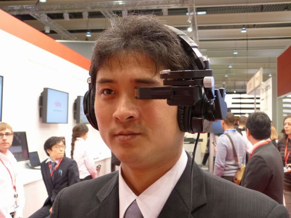 Fujitsu-Laser-Headset-glasses-display1